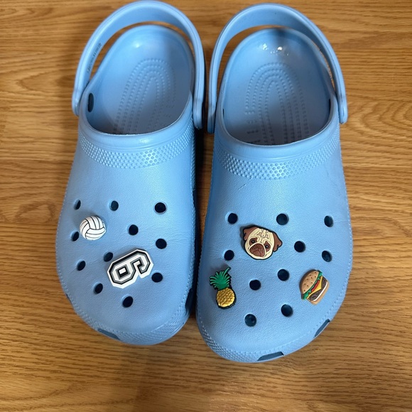 Women’s 10 Men’s 8 Size Crocs Carolina Blue Barely Worn w/jibbitz - Picture 1 of 5